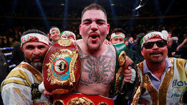 1 июня. Нью-Йорк. Энди Руис празднует победу.