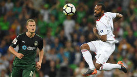 В прошедшем сезоне "Локомотив" опередил "Краснодар" в борьбе за второе место только благодаря голу Мануэла Фернандеша (справа) в Краснодаре.