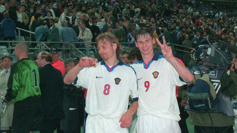 6 июня 1999 года. Париж. Франция – Россия – 2:3. Валерий Карпин и Егор Титов. Фото Андрей Голованов и Сергей Киврин 6 июня 1999 года. Париж. Франция – Россия – 2:3. Валерий Карпин и Егор Титов. Фото Андрей Голованов и Сергей Киврин