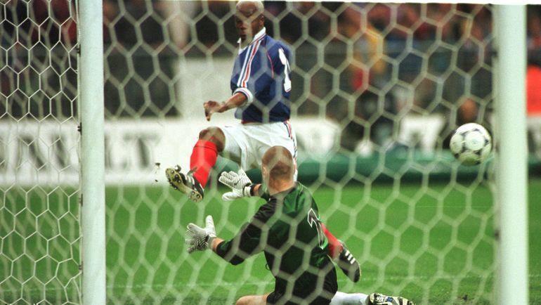 6 июня 1999 года. Париж. Франция – Россия – 2:3. Александр Филимонов защищает ворота. Фото Андрей Голованов и Сергей Киврин 6 июня 1999 года. Париж. Франция – Россия – 2:3. Александр Филимонов защищает ворота. Фото Андрей Голованов и Сергей Киврин