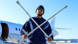 Неймар рядом с личным самолетом.