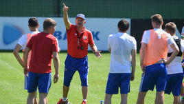 Есть ли стартовый состав сборной России в голове у Станислава Черчесова?