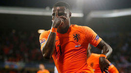 6 июня. Гимарайнш. Голландия - Англия - 3:1. Квинси Промес после гола.