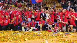 10 июня. Химки. "Химки" – ЦСКА - 62:80. Армейцы после вручения медалей.