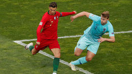 9 июня. Порту. Португалия - Голландия - 1:0. Криштиану Роналду против Матейса де Лигта.