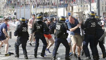 11 июня 2016 года. Марсель. Драка в городе перед матчем Англия - Россия.