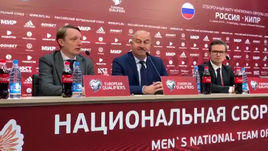 Почему Черчесов не выпустил Чалова и Комличенко? 