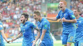 15 июня. Лодзь. Украина - Корея - 3:1. Украинские футболисты празднуют забитый мяч.