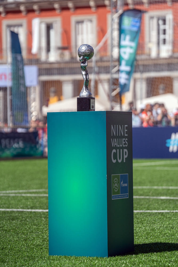 Кубок девяти ценностей. Фото media.footballforfriendship.com Кубок девяти ценностей. Фото media.footballforfriendship.com