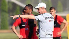 Нападающий "Спартака" Луиз Адриану и главный тренер команды Олег Кононов.