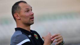 22 июня. Москва. "Торпедо" - "Шеффилд" - 5:0. Главный тренер москвичей Сергей Игнашевич во время матча.