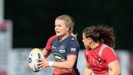 Алена Михальцова (слева).