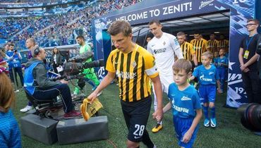 Андрей Аршавин выводил "Кайрат" на товарищеский матч с "Зенитом" в Санкт-Петербурге. Сыграют ли команды когда-нибудь в одном чемпионате?