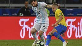 3 июля. Белу-Оризонти. Бразилия – Аргентина – 2:0. Лионель Месси (№10) и его сборная снова остались без трофея.