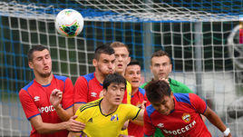 3 июля. Пеллау. ЦСКА - "Ростов" - 1:2. Виктор Васин, Звонимир Шарлия и Такума Нисимура пытаются ликвидировать опасный момент у ворот Игоря Акинфеева с участием Элдора Шомуродова.