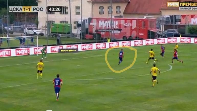 Шарлия не прочувствовал ситуацию и не успел на подстраховку, чтобы помешать Шомуродову пробить. Шарлия не прочувствовал ситуацию и не успел на подстраховку, чтобы помешать Шомуродову пробить.