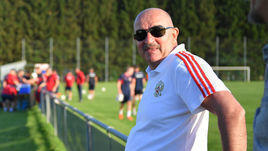 Июнь. Главный тренер сборной России Станислав Черчесов в Австрии.