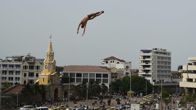 Клифф-дайвингом интересно не только заниматься, но и смотреть за выступлением спортсменов. Фото REUTERS Клифф-дайвингом интересно не только заниматься, но и смотреть за выступлением спортсменов. Фото REUTERS