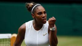 9 июля. Лондон. Серена Уильямс празднует победу в матче против Элисон Риске - 6:4, 4:6, 6:3.