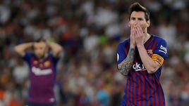 25 мая. Севилья. "Барселона" - "Валенсия" - 1:2. Лионель Месси после финального свистка.