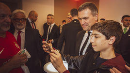 Олег Петров с болельщиками "Монако".