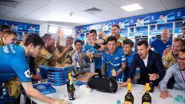 12 мая. Санкт-Петербург. "Зенит" - ЦСКА - 3:1. Сине-бело-голубые в чемпионской раздевалке. Смогут ли они повторить свой путь в новом сезоне?