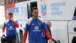 Гильерме (справа) и Станислав Крицюк: кто из вратарей сменит клуб этим летом?