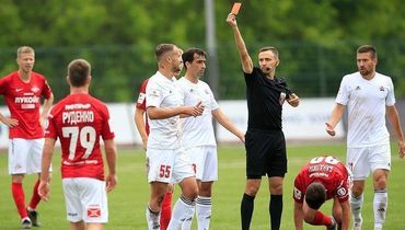 Хабаровск получил два удаления против "Спартака-2", Талалаев и Дядюн на первом месте