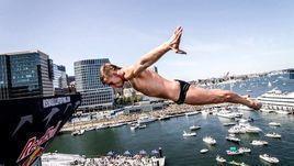 "Наш спорт – затратный, пришлось поработать таксистом". Русский хайдайвер едет на ЧМ в Корее за золотом