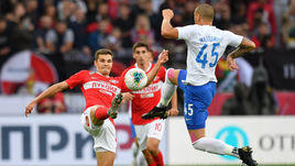 13 июля. Москва. "Спартак" - "Сочи" - 1:0. Роман Зобнин (слева) и его команда выиграла первый матч в концовке. Дебютант РПЛ из Сочи долгое время смотрелся интереснее, а хозяева поля - невнятно.