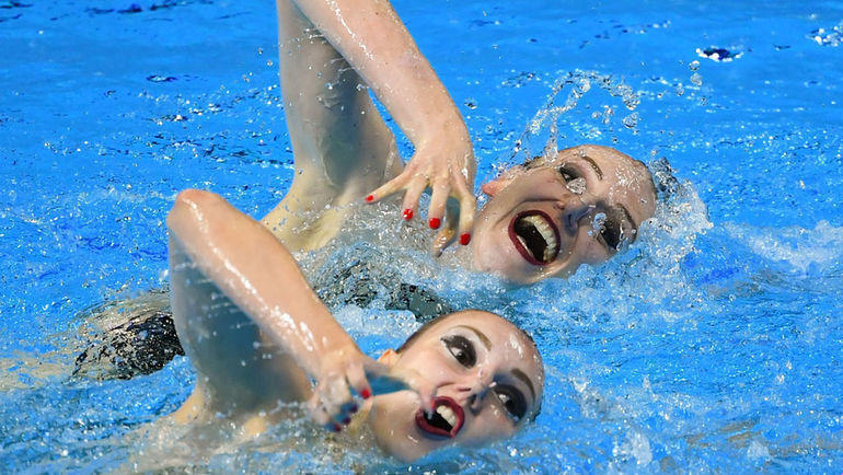 Светлана Колесниченко и Светлана Ромашина на ЧМ по водным видам спорта. Фото REUTERS Светлана Колесниченко и Светлана Ромашина на ЧМ по водным видам спорта. Фото REUTERS