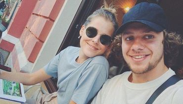 Алиса Знарок и Артемий Панарин.