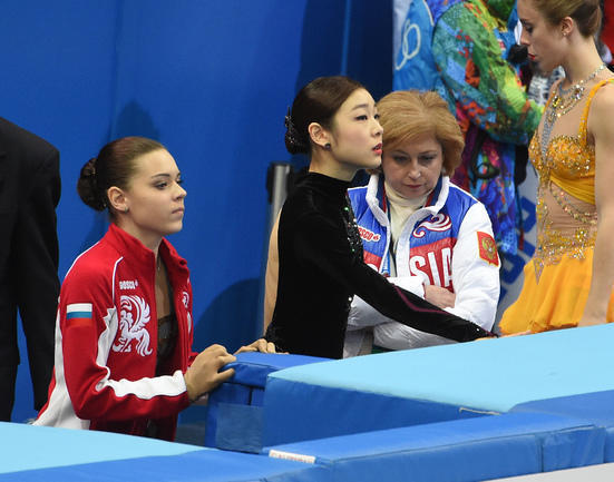 Аделина Сотникова и Юна Ким. Аделина Сотникова и Юна Ким.