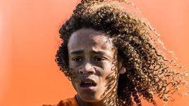 Чави Симонс.