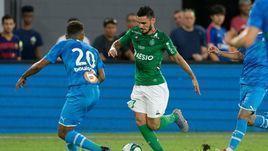 21 июля. Вашингтон. "Сент-Этьен" - "Марсель" - 1:2. Реми Кабелла в окружении соперников.