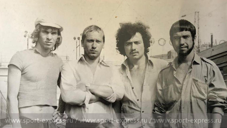 Федор Черенков с однокурсниками по Горному институту. Фото из архива семьи Черенковых Федор Черенков с однокурсниками по Горному институту. Фото из архива семьи Черенковых