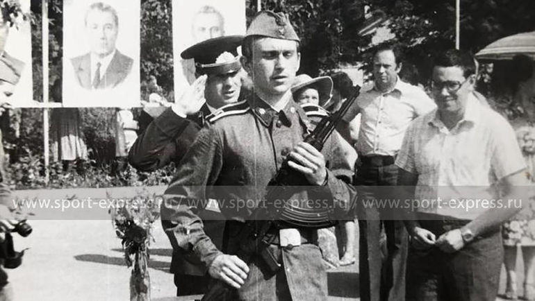 Федор Черенков принимает присягу. Фото из архива семьи Черенковых Федор Черенков принимает присягу. Фото из архива семьи Черенковых