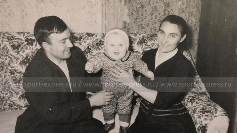 Федор Черенков с родителями Федором Егоровичем и Александрой Максимовной. Фото из архива семьи Черенковых Федор Черенков с родителями Федором Егоровичем и Александрой Максимовной. Фото из архива семьи Черенковых