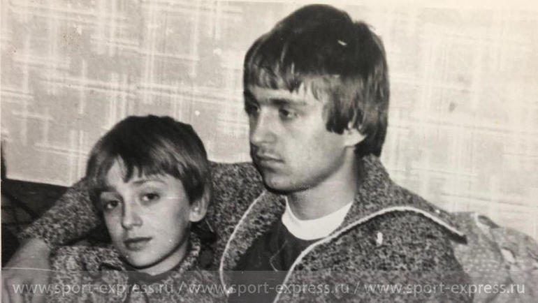 Федор с братом Виталием в сшитых их мамой свитерах. Фото из архива семьи Черенковых Федор с братом Виталием в сшитых их мамой свитерах. Фото из архива семьи Черенковых