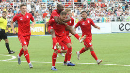 20 июля. Уфа. "Уфа" - "Краснодар" - 2:3. 40-я минута. Только что Джемал Табидзе (в центре) забил второй мяч уфимцев.