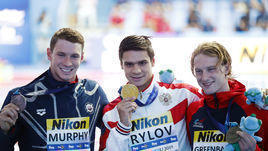 Евгений Рылов (в центре).