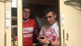 Фанаты "Спартака" едут в Саранск. Разговоры в поезде, кутеж