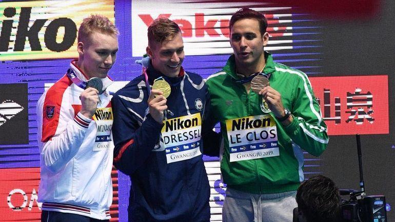 Андрей Минаков (слева), Кэлеб Дрессел (в центре) и Чэд ле Кло. Фото AFP Андрей Минаков (слева), Кэлеб Дрессел (в центре) и Чэд ле Кло. Фото AFP