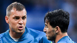 Артем Дзюба и Сердар Азмун.