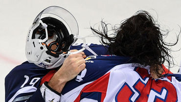 Как понять, что хоккеисты сейчас подерутся?