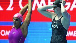 23 июля. Кванджу. Юлия Ефимова (слева) и Лилли Кинг перед стартом 100-метровки.