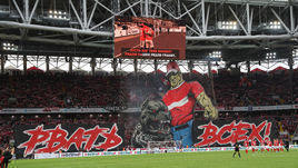 3 августа. Москва. "Спартак" – "Динамо" – 0:0. Перфоманс фанатов красно-белых.