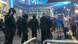 3 августа в Санкт-Петербурге во время матча "Зенит" - "Краснодар" произошла стычка между ОМОНом и фанатами невского клуба.