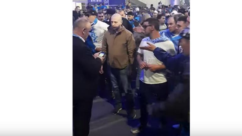 Фанаты vs ОМОН. Фанаты vs ОМОН.