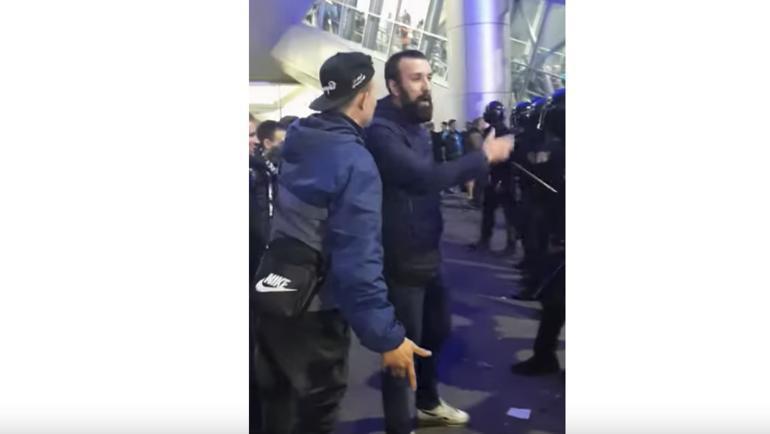 Фанаты vs ОМОН. Фанаты vs ОМОН.